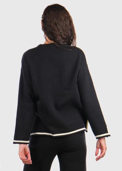 Kiona melns kostīms ar šķēlumiem sānos - back