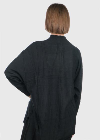 Sandra melns džemperis ar pagarinātu mugurpusi  - back