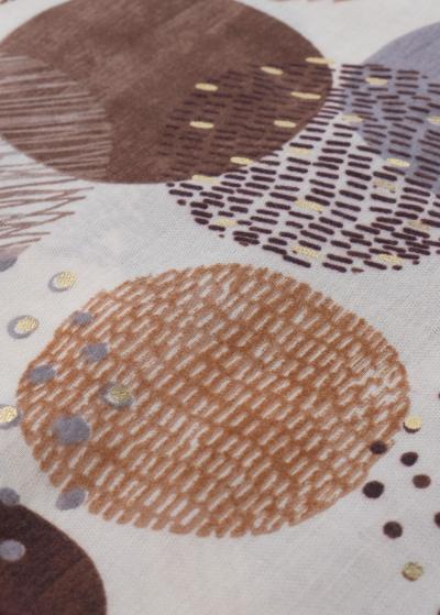 May bēšs lakats ar rakstu  - back