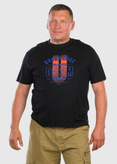 Batelt Plus Size black t-shirt with a sign