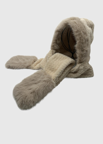 Looney beige winter hat with fur 