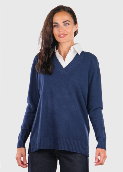 Kia dark blue sweater with white collar