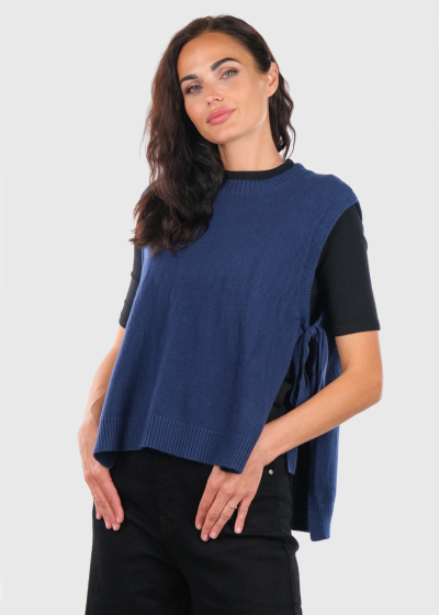 Karin zila veste ar aukliņām