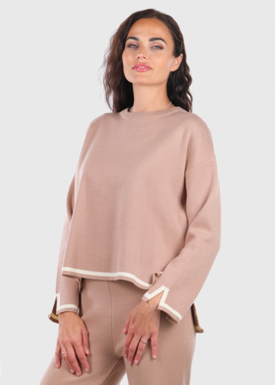 Kiona бежевый костюм с разрезами по бокам