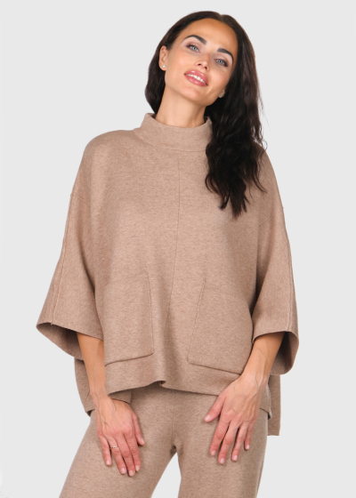 Eugenia бежевый женский костюм с карманами