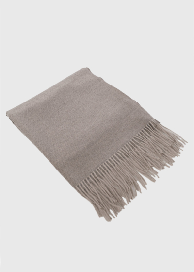 Shell scarf with fridge detail